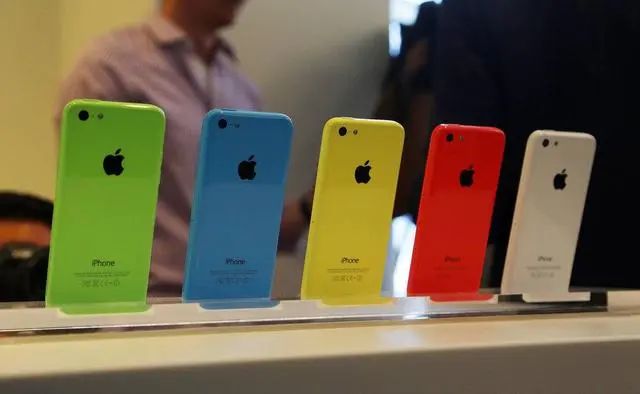 iPhone 12 海军蓝曝光!“暗夜绿”没了? iPhone 12 海军蓝曝光!“暗夜绿”没了?